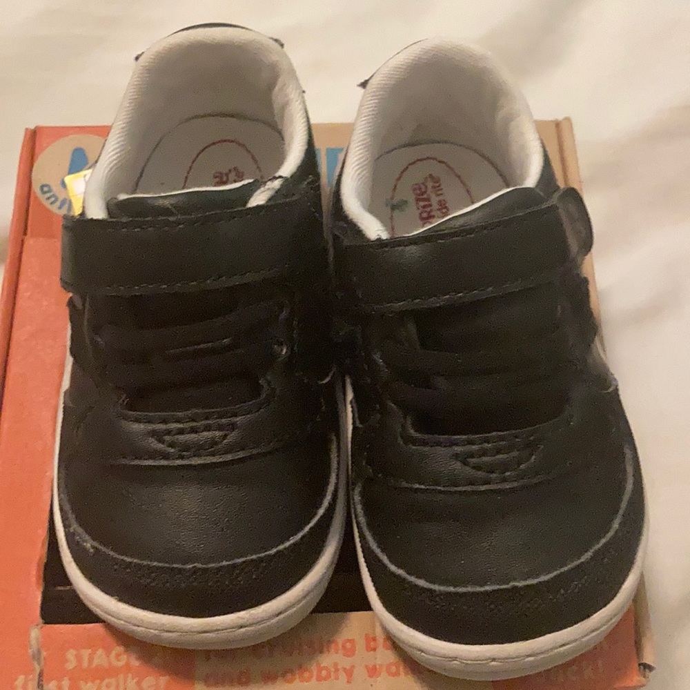 Stride Right size 5 walker shoes good condition